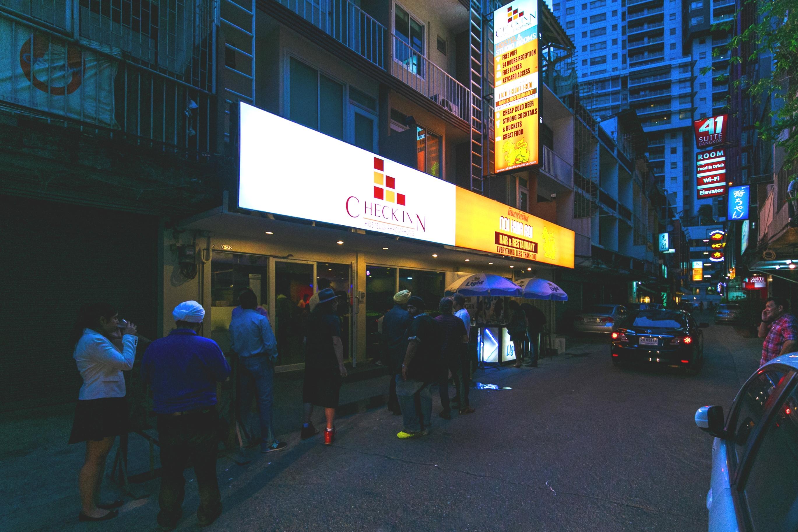 Arawana Express Phromphong Hotel Bangkok Bagian luar foto
