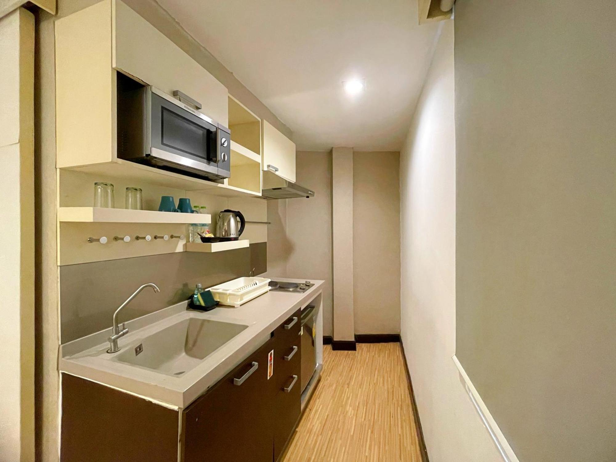 Arawana Express Phromphong Hotel Bangkok Bagian luar foto