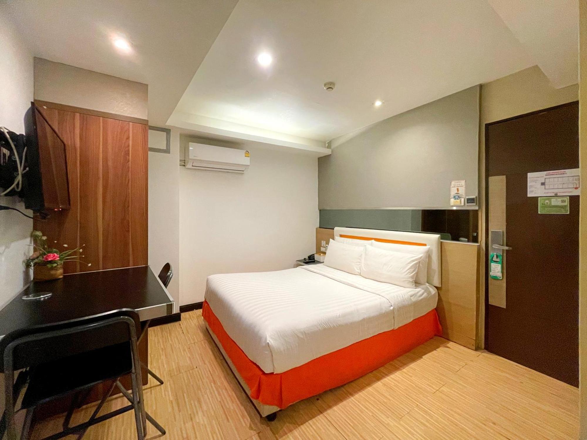 Arawana Express Phromphong Hotel Bangkok Bagian luar foto