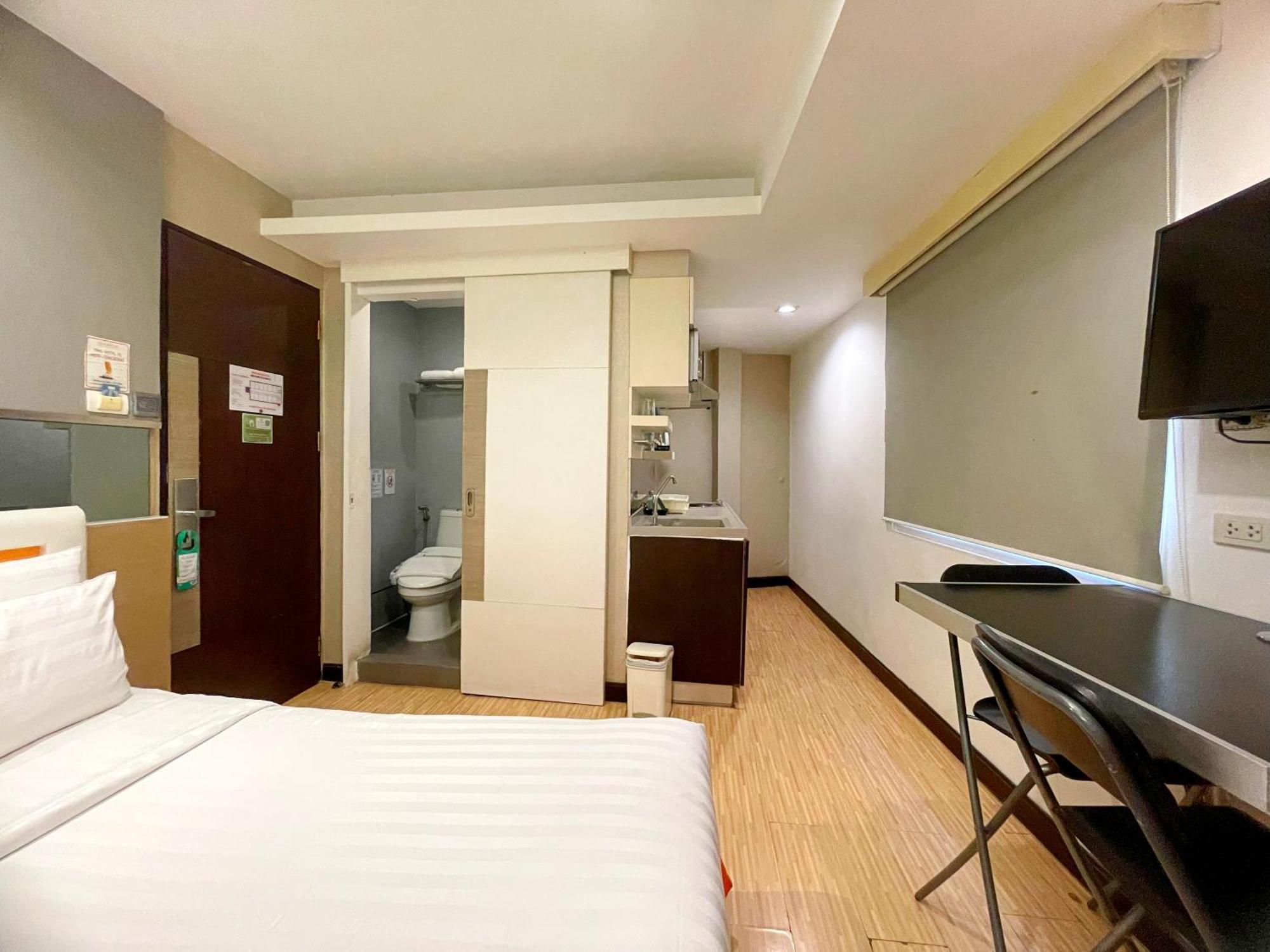 Arawana Express Phromphong Hotel Bangkok Bagian luar foto