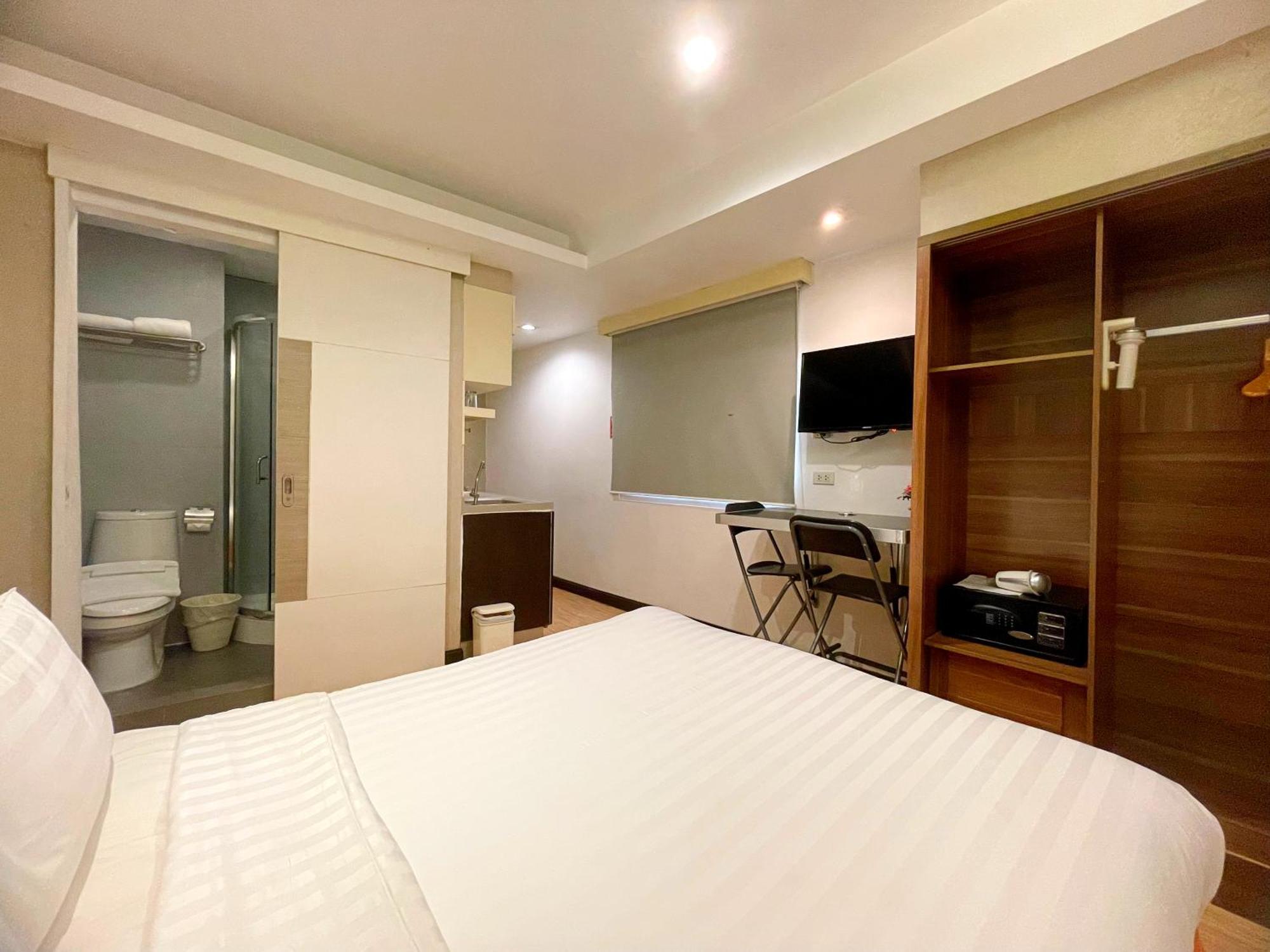 Arawana Express Phromphong Hotel Bangkok Bagian luar foto