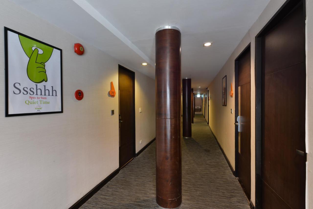 Arawana Express Phromphong Hotel Bangkok Bagian luar foto