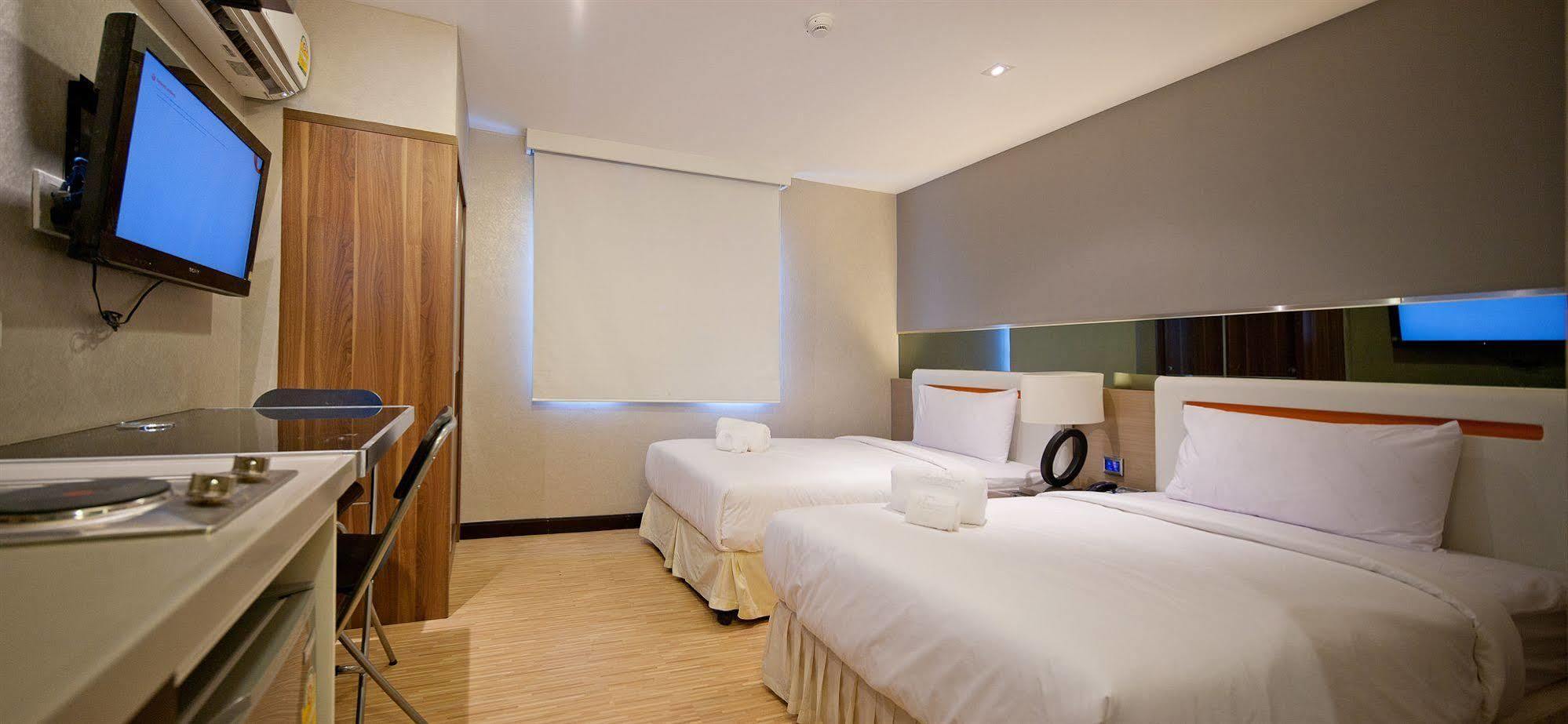 Arawana Express Phromphong Hotel Bangkok Bagian luar foto