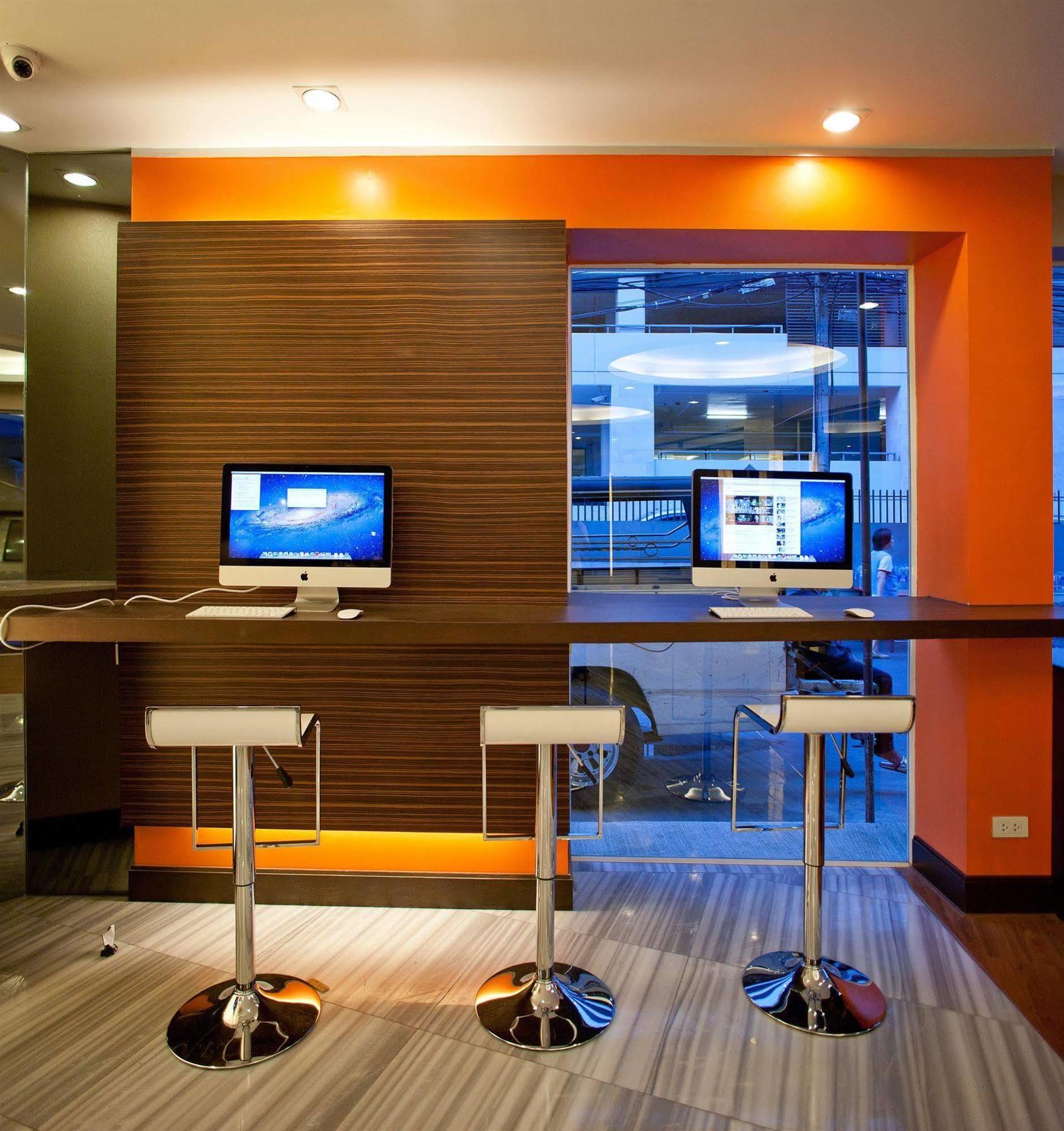 Arawana Express Phromphong Hotel Bangkok Bagian luar foto