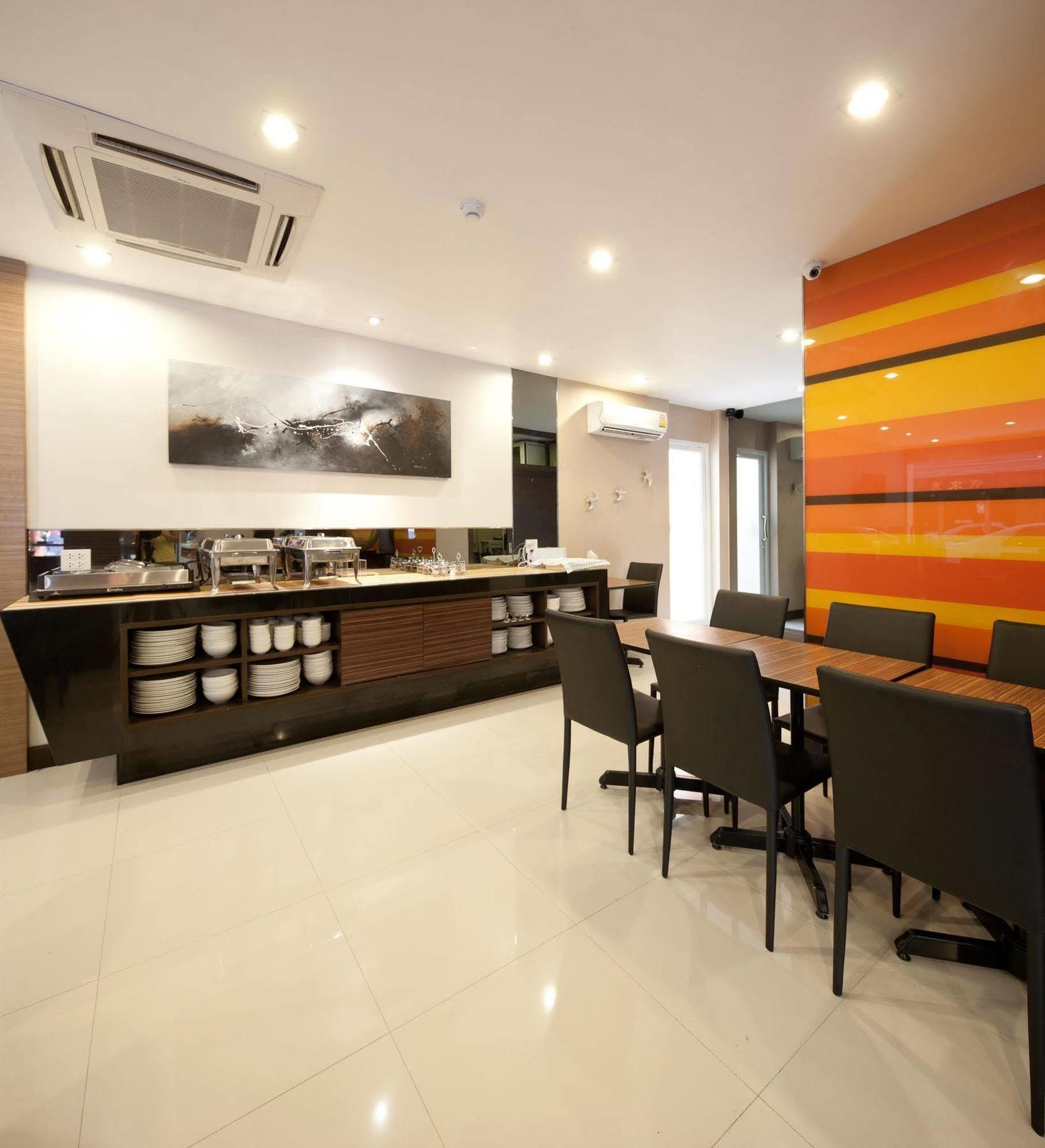 Arawana Express Phromphong Hotel Bangkok Bagian luar foto