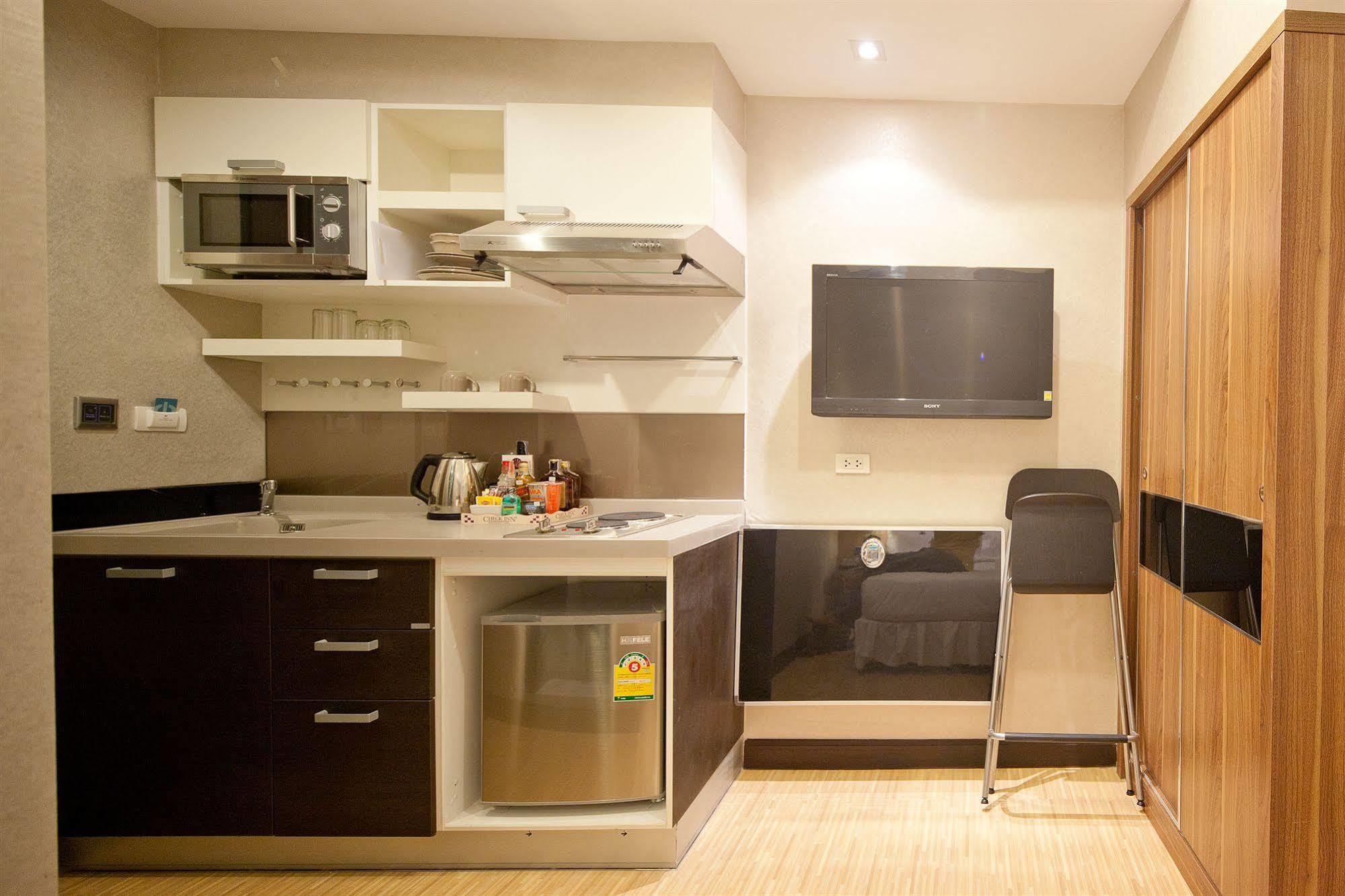 Arawana Express Phromphong Hotel Bangkok Bagian luar foto