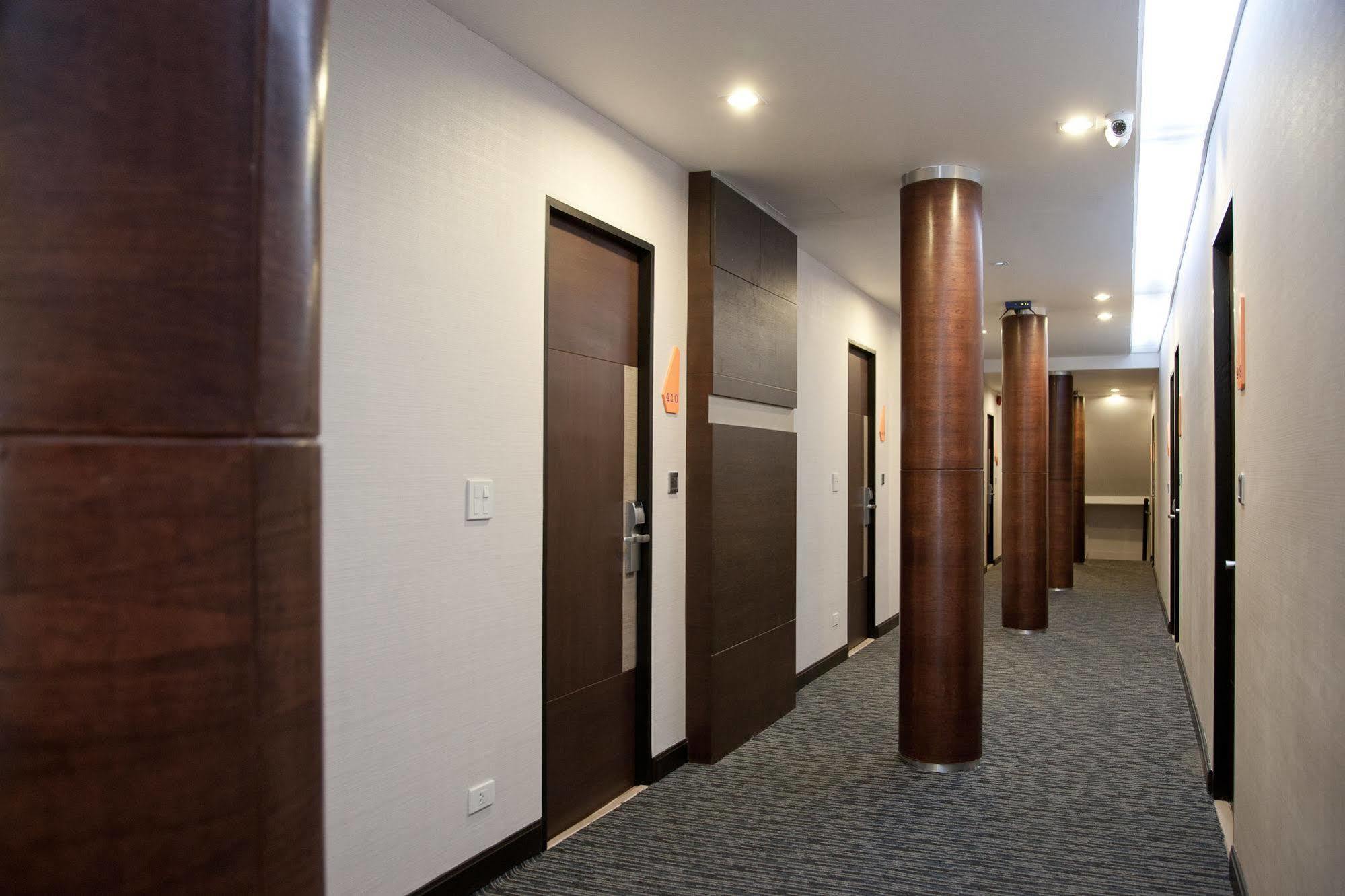 Arawana Express Phromphong Hotel Bangkok Bagian luar foto