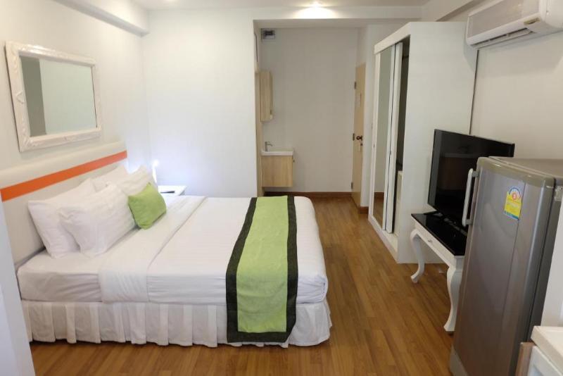 Arawana Express Phromphong Hotel Bangkok Bagian luar foto